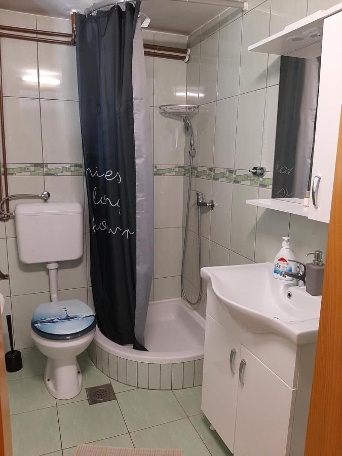 Maya Biograd Na Moru